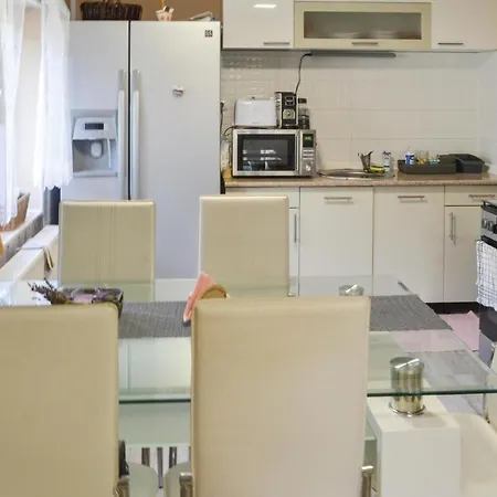 Nice In W/ 3 Bedrooms